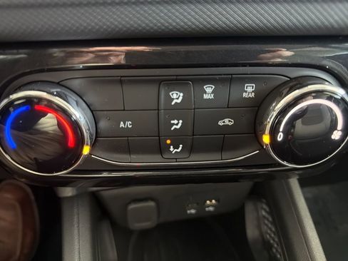 Used 2025 Chevrolet TrailBlazer LT w/ Driver Confidence Package image 17