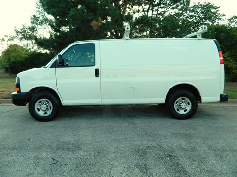 Used 2020 Chevrolet Express 2500 w/ Safety Package RWD image 4