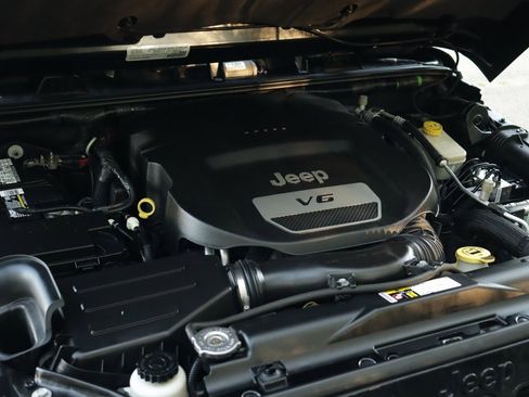 Used 2015 Jeep Wrangler Unlimited Sahara image 24