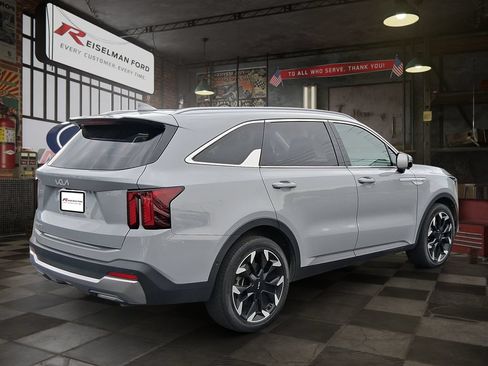 Used 2024 Kia Sorento SX FWD image 6