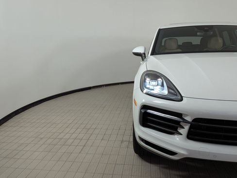 Certified 2023 Porsche Cayenne AWD/4WD image 11