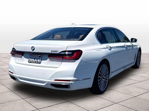 Used 2022 BMW 740i RWD image 9