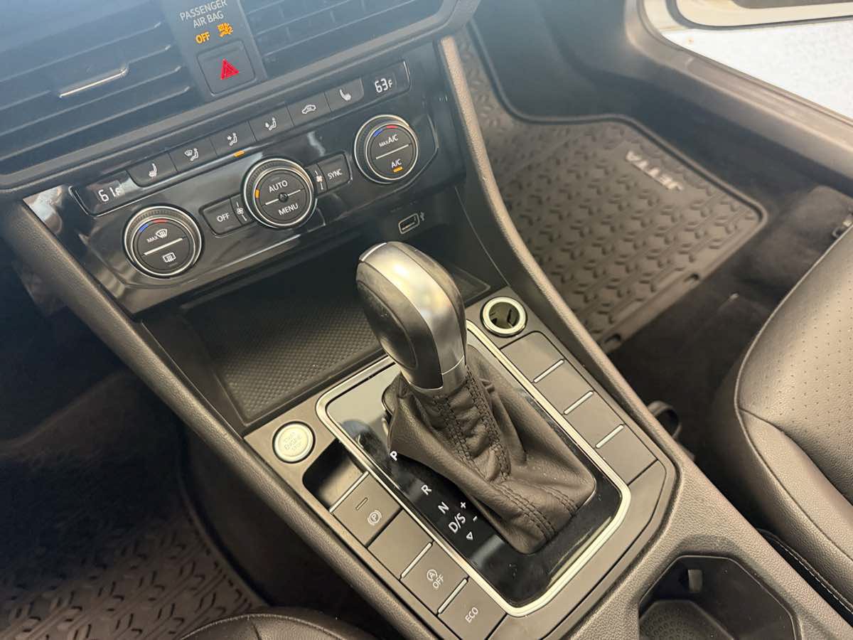 Used 2019 Volkswagen Jetta SE FWD image 17