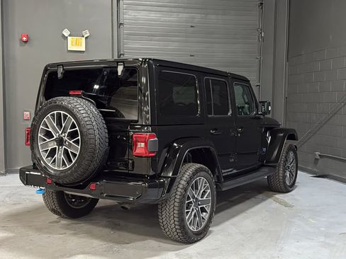 Used 2024 Jeep Wrangler High Altitude AWD/4WD image 6