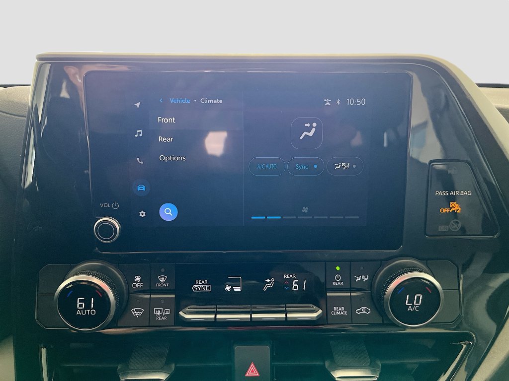 Used 2024 Toyota Highlander LE FWD image 16