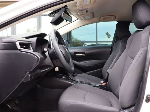 Used 2021 Toyota Corolla LE FWD image 38