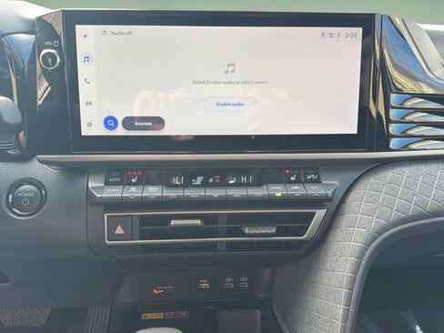 Used 2025 Toyota Camry XLE image 24