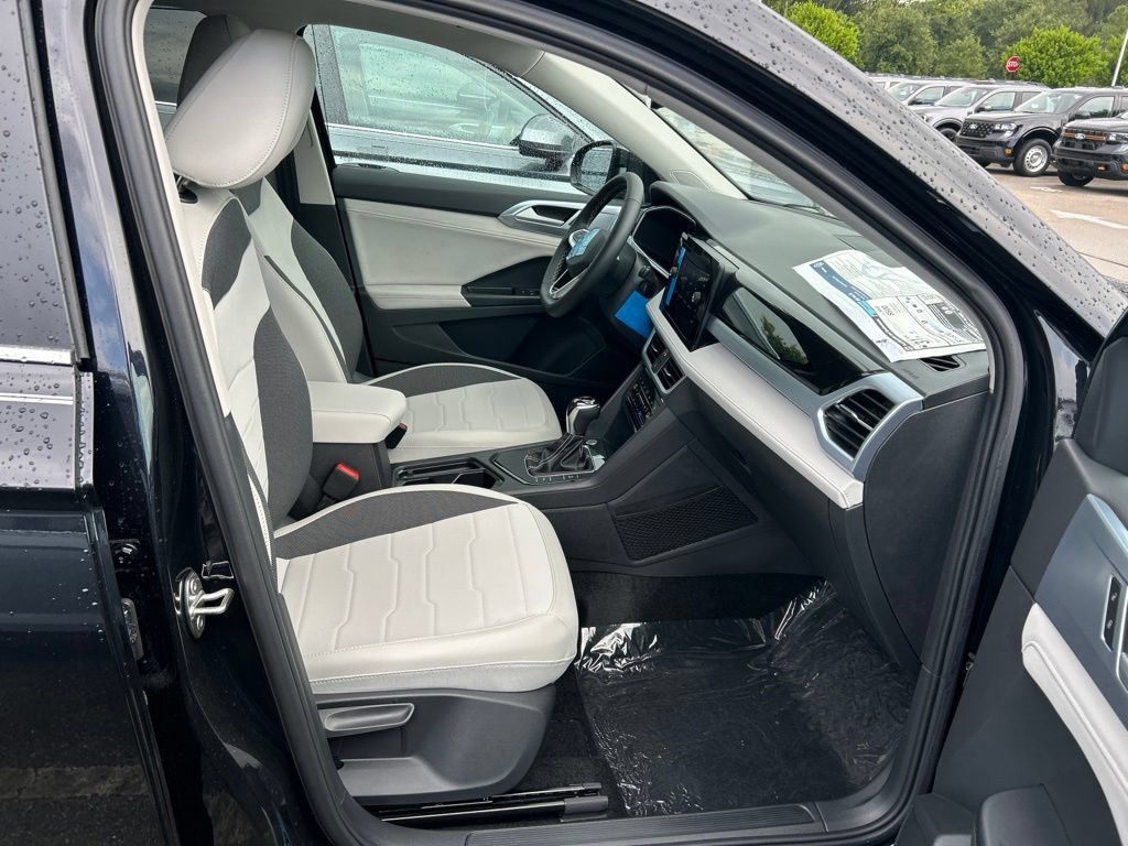 New 2026 Volkswagen Taos SE FWD image 40