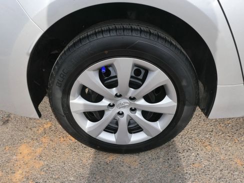 Used 2021 Toyota Corolla LE image 29