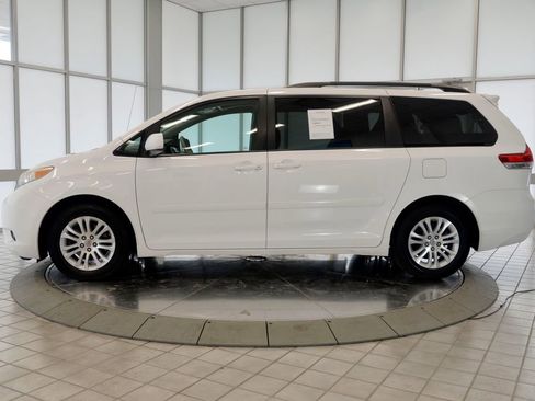 Used 2014 Toyota Sienna XLE image 5