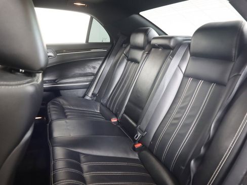 Used 2018 Chrysler 300 S image 32