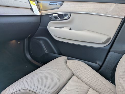 New 2026 Volvo XC90 B6 Ultra w/ Protection Package image 7