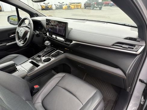 Used 2025 Toyota Sienna XLE Woodland Edition AWD/4WD image 30