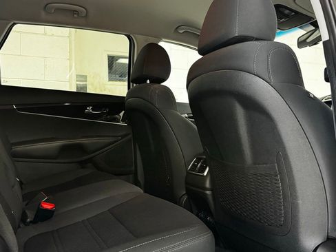 Used 2019 Kia Sorento FWD w/ LX Convenience Package image 8