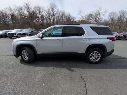 Used 2018 Chevrolet Traverse LT image 2