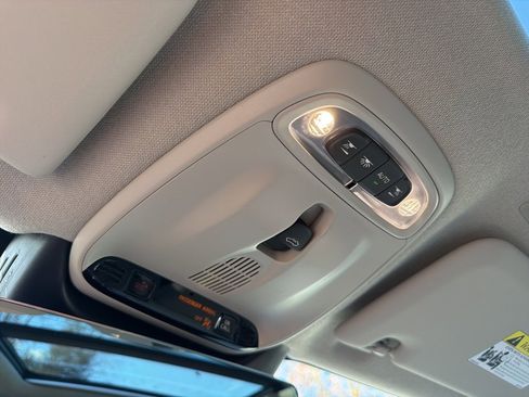 Used 2022 Volvo XC40 T5 Momentum w/ Premium Package image 30