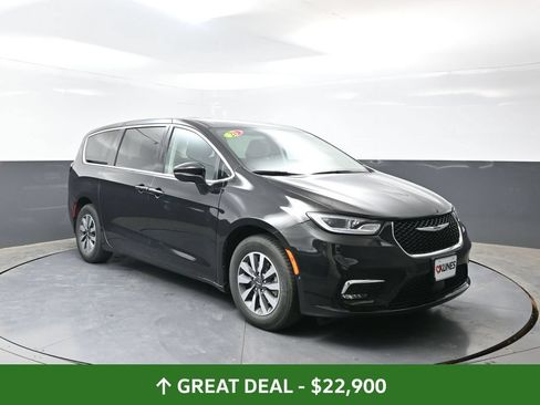 Used 2023 Chrysler Pacifica Touring-L FWD image 5