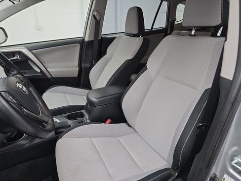 Used 2018 Toyota RAV4 XLE image 15