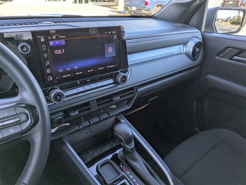 Used 2023 Chevrolet Colorado LT image 23