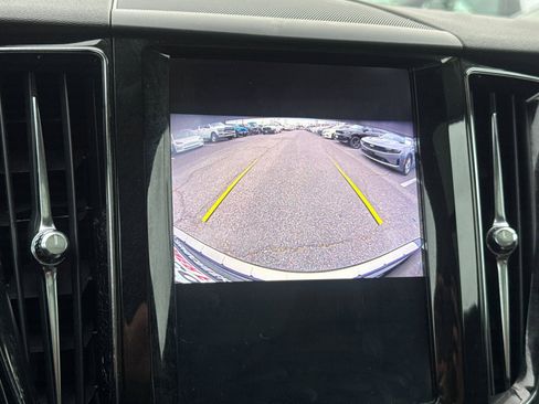 Used 2019 Volvo XC60 T5 Momentum w/ Protection Package Premier image 19