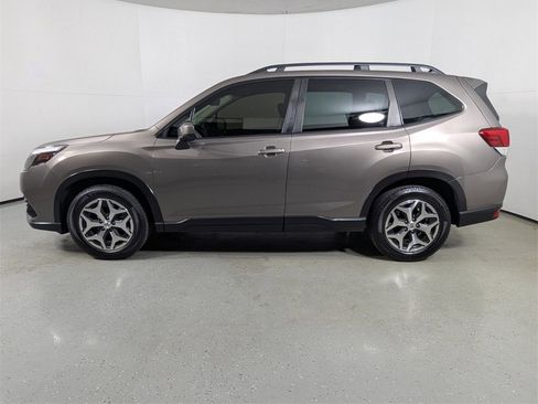 Used 2023 Subaru Forester Premium image 4