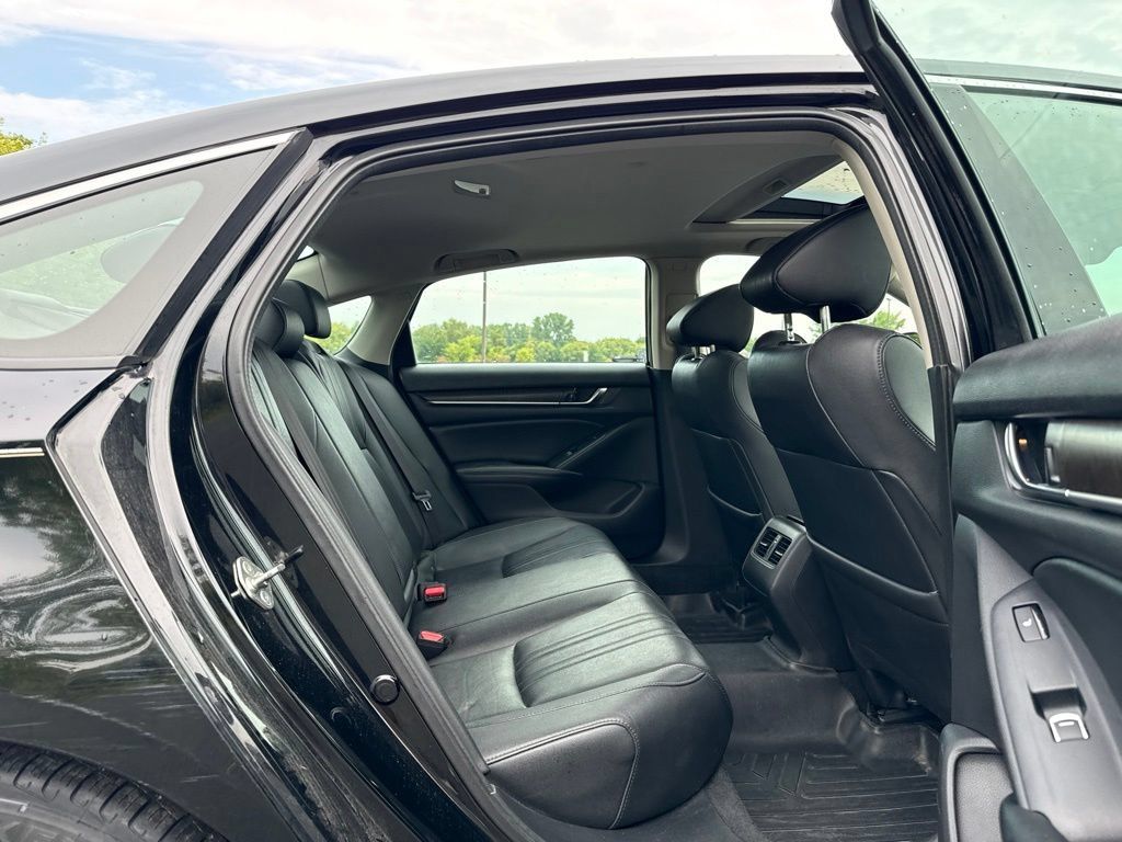 Used 2019 Honda Accord Touring image 12