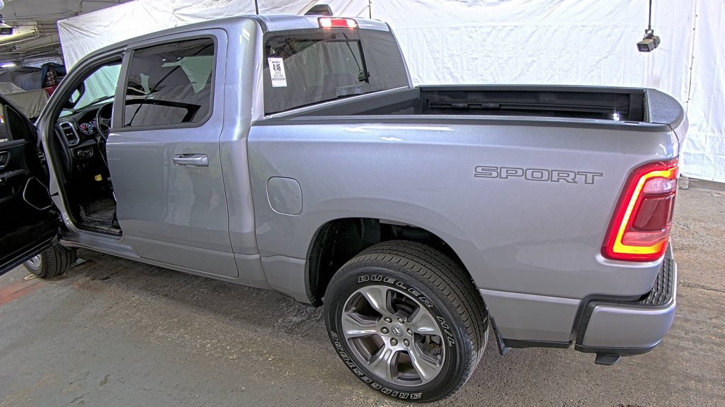 Used 2023 RAM 1500 Laramie AWD/4WD image 3