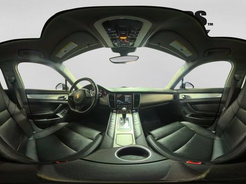 Used 2014 Porsche Panamera 4 w/ Premium Package AWD/4WD image 45