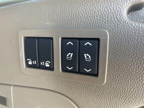 Used 2019 GMC Yukon XL SLT w/ Open Road Package RWD image 12
