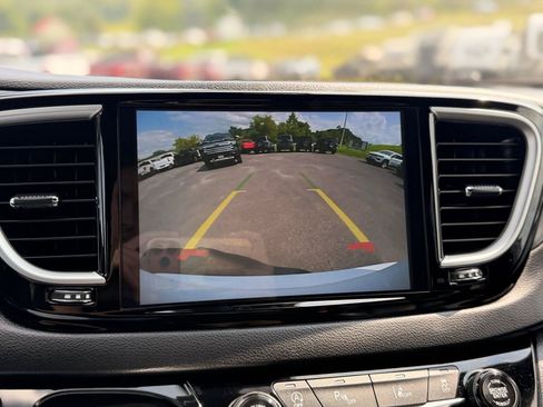 Used 2026 Chrysler Pacifica Select FWD image 41