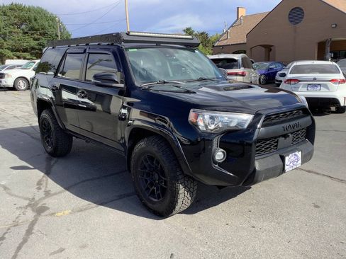 Used 2022 Toyota 4Runner TRD Off-Road Premium AWD/4WD image 7