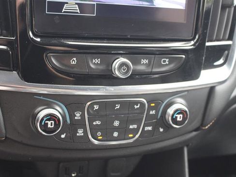 Used 2021 Chevrolet Traverse LT FWD image 17