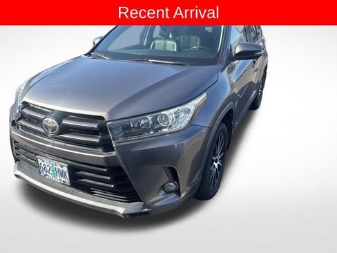 Used 2017 Toyota Highlander AWD V6 image 1