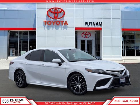 Used 2021 Toyota Camry SE w/ Convenience Package FWD image 1