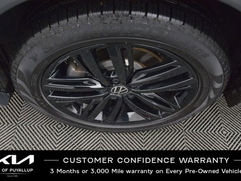 Used 2022 Volkswagen Tiguan SE R-Line image 21