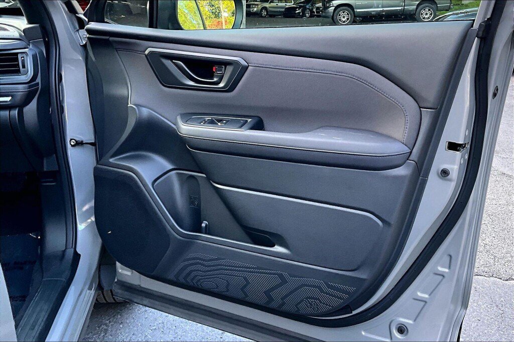 Certified 2025 Subaru Forester Premium AWD/4WD image 14