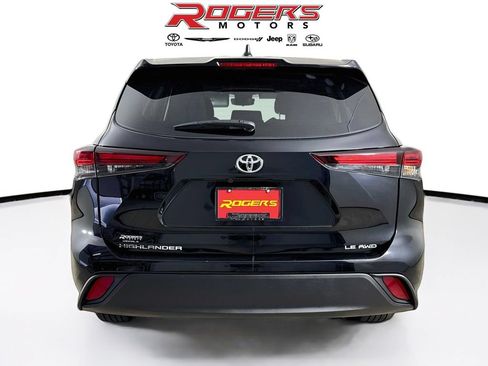 Certified 2024 Toyota Highlander AWD image 12