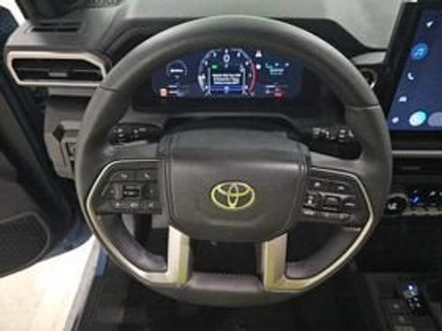 Used 2025 Toyota 4Runner Limited AWD/4WD image 12