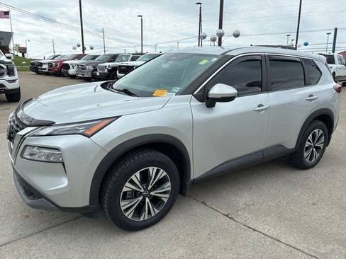 Used 2022 Nissan Rogue SV AWD/4WD image 3