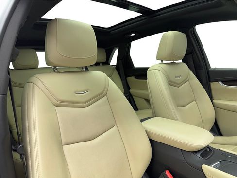 Used 2018 Cadillac XT5 Luxury w/ Driver Awareness Package image 43