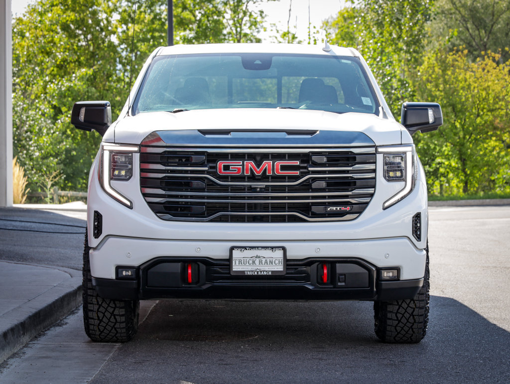 Used 2023 GMC Sierra 1500 AT4 w/ AT4 Preferred Package AWD/4WD image 9