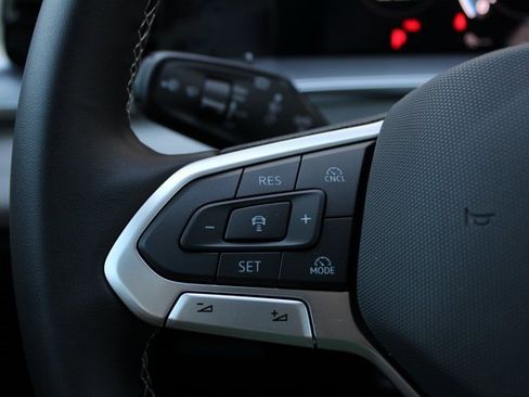 New 2025 Volkswagen Tiguan SE image 14