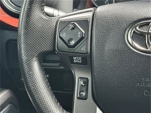 Used 2016 Toyota Tacoma TRD Off-Road AWD/4WD image 21