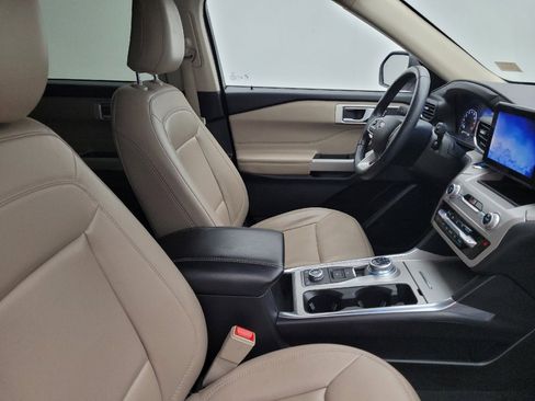 Used 2023 Ford Explorer XLT w/ Equipment Group 202A image 21