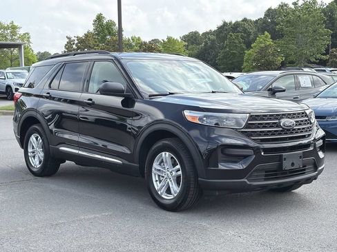 Used 2023 Ford Explorer XLT AWD/4WD image 7