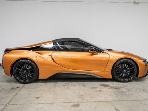 Used 2019 BMW i8 Roadster AWD/4WD image 16