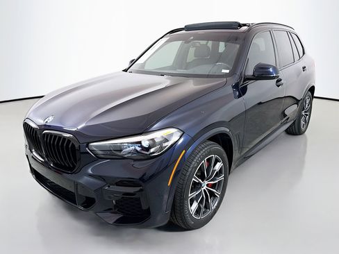 Used 2022 BMW X5 xDrive40i w/ M Sport Package image 3