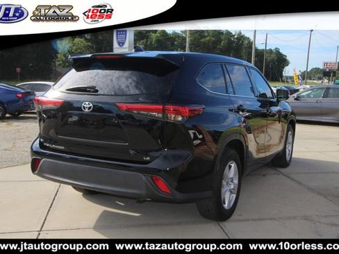 Used 2021 Toyota Highlander LE FWD image 7