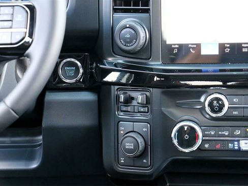 New 2026 Ford F250 Lariat w/ Black Appearance Package image 32