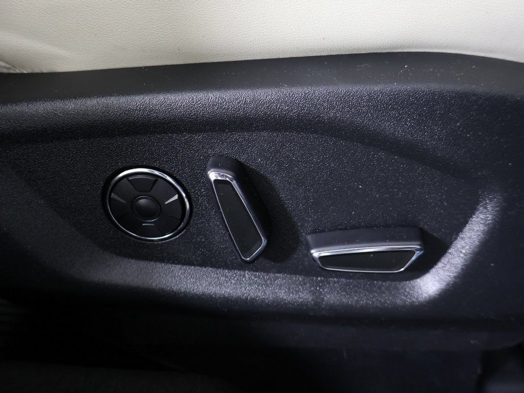 Used 2018 Ford Explorer Platinum AWD/4WD image 39